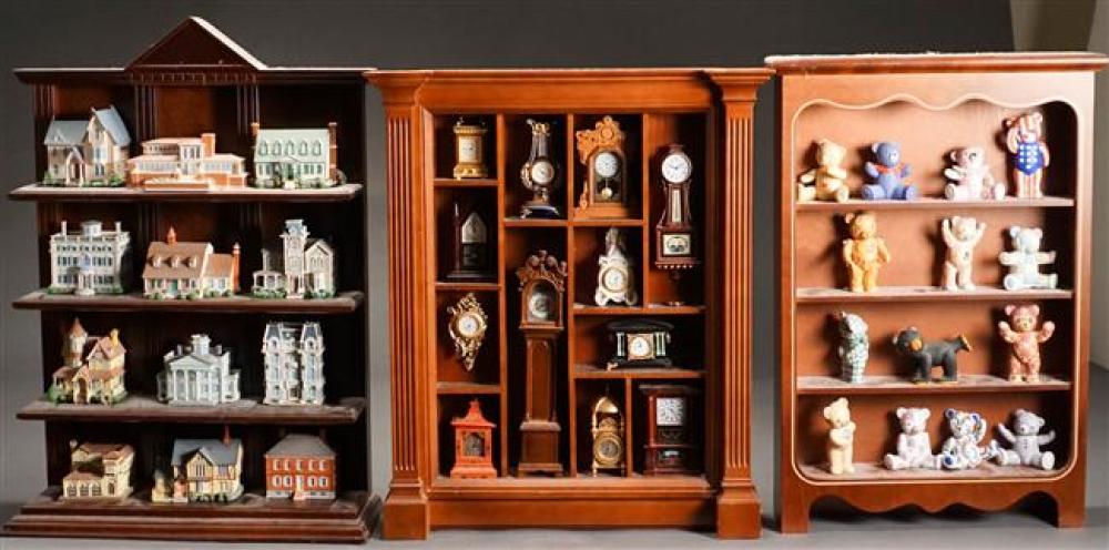 COLLECTION WITH MINIATURE HOUSES,