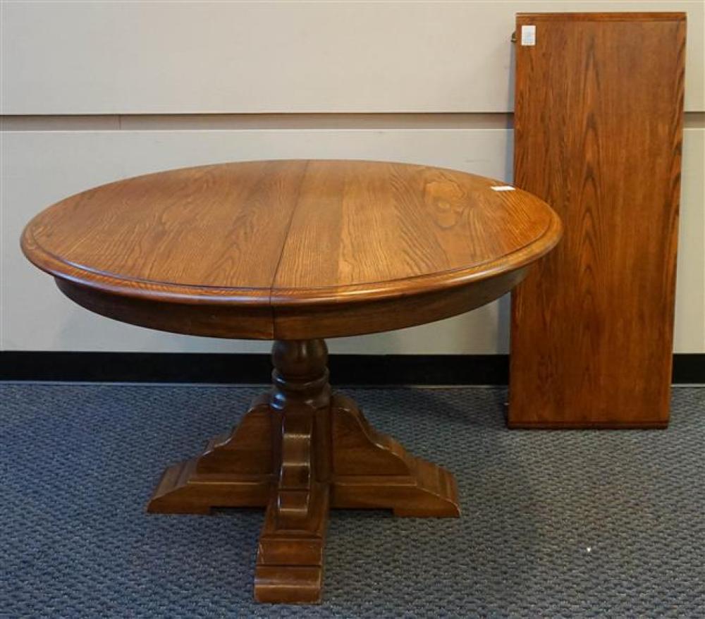 EARLY AMERICAN STYLE OAK ROUND