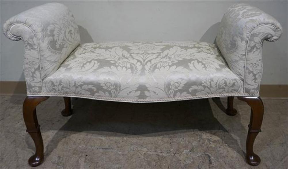 QUEEN ANNE STYLE CHERRY UPHOLSTERED 32397e