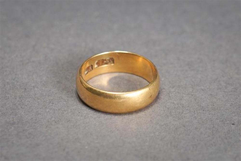 18-KARAT YELLOW-GOLD WEDDING BAND, 3.8