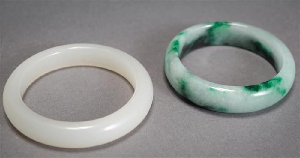 ONE APPLE-GREEN JADEITE BANGLE