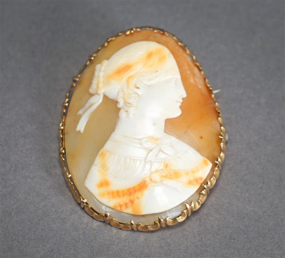 YELLOW-GOLD SHELL CAMEO BROOCHYellow-Gold