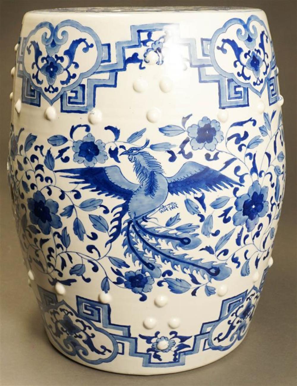 CHINESE BLUE AND WHITE STONEWARE 323acc