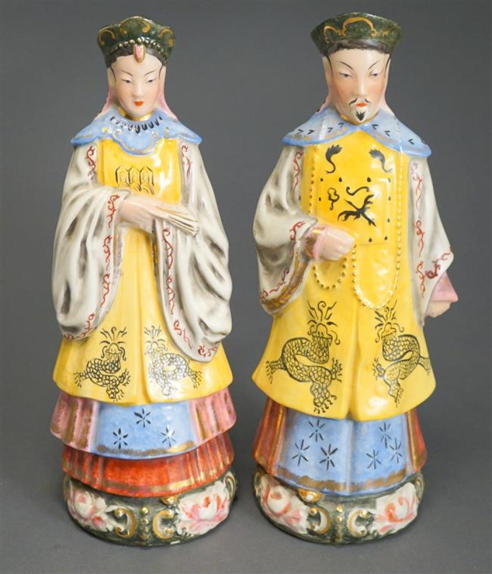 TWO CHINESE POLYCHROME DECORATED 323b2c