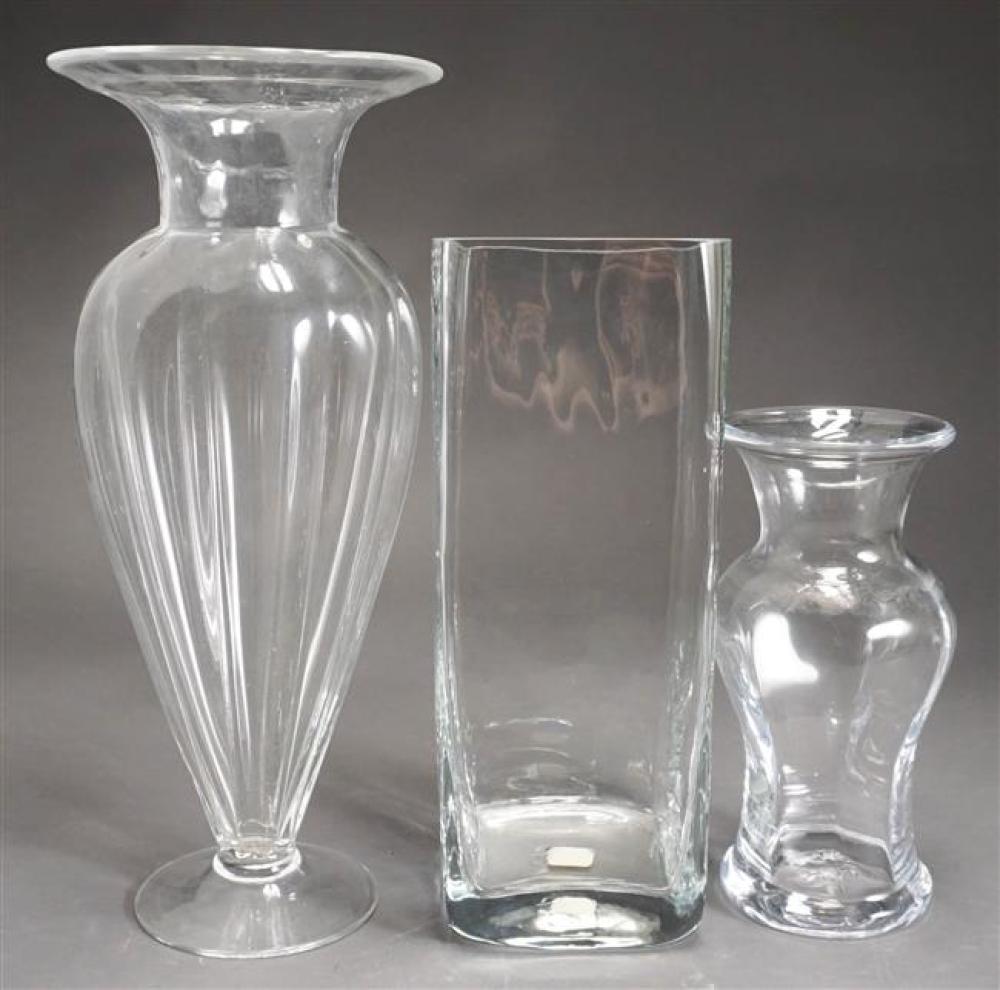 THREE CONTEMPORARY GLASS VASES 323ba4