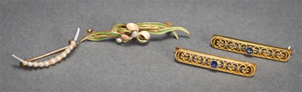 FOUR 14 KARAT YELLOW GOLD PINS  323c39