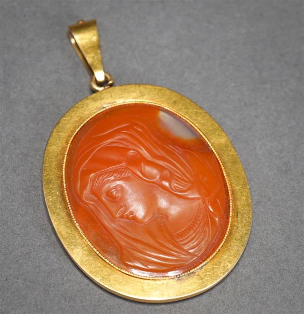 14 KARAT YELLOW GOLD CARVED AGATE 323c34