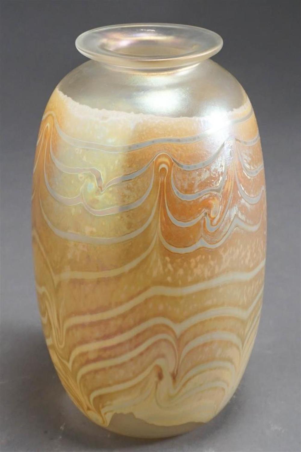 ART GLASS PULLED FEATHER VASE,