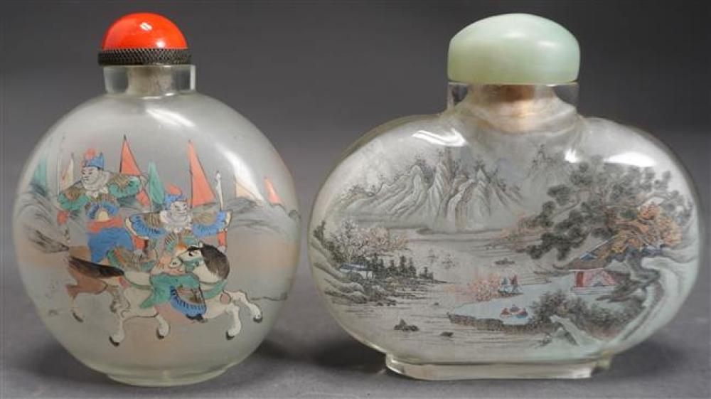 TWO CHINESE INTERIOR PAINTED GLASS 323c90