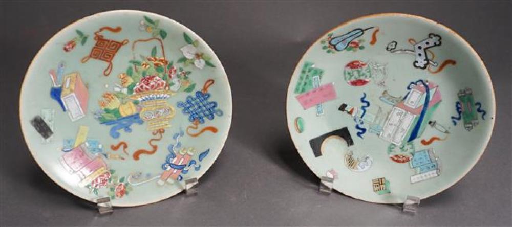 PAIR CHINESE FAMILLE ROSE CELADON 323db3