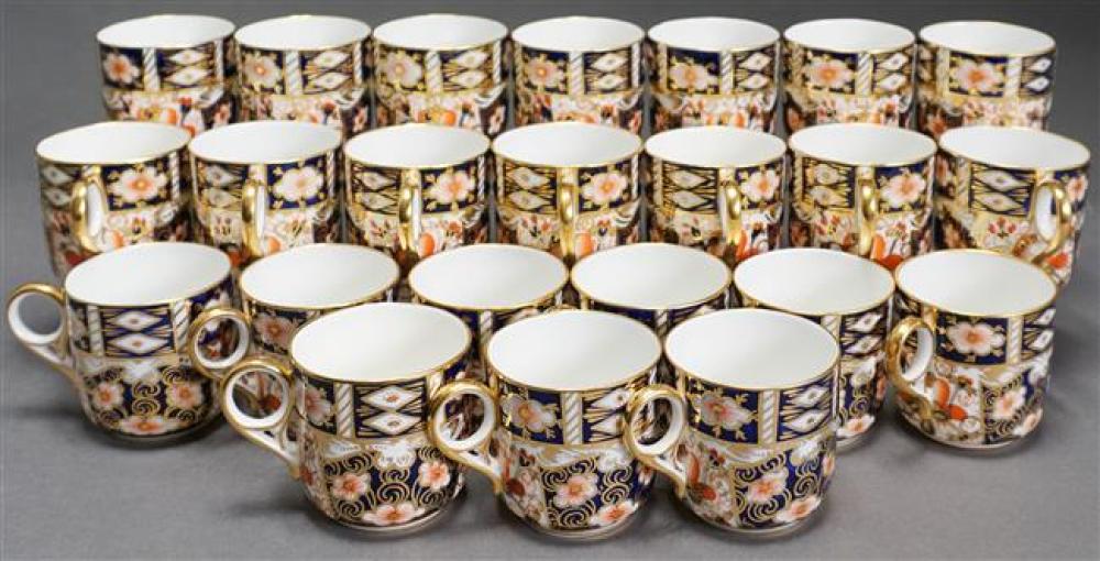 SET WITH 23 ROYAL CROWN DERBY IMARI