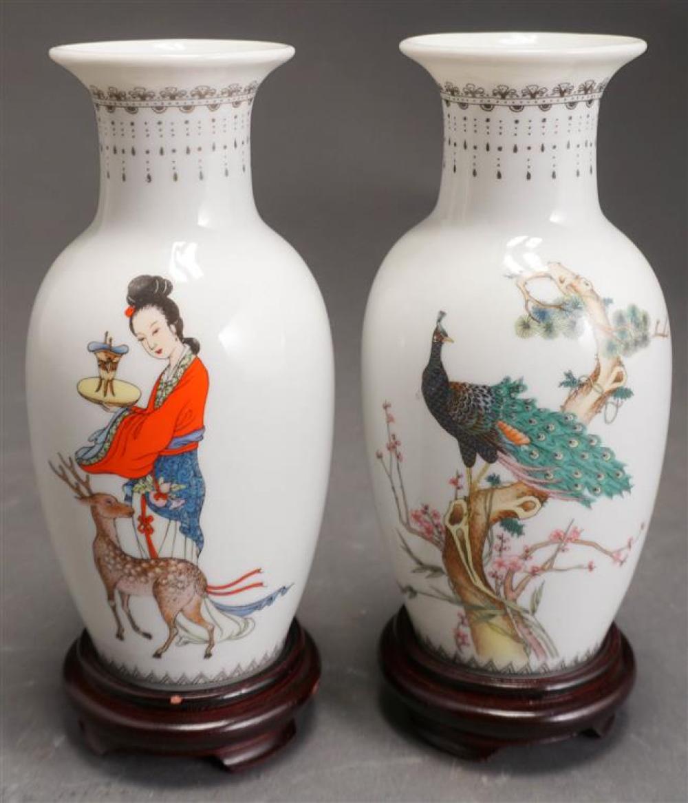 PAIR CHINESE PORCELAIN VASES ON 323e88