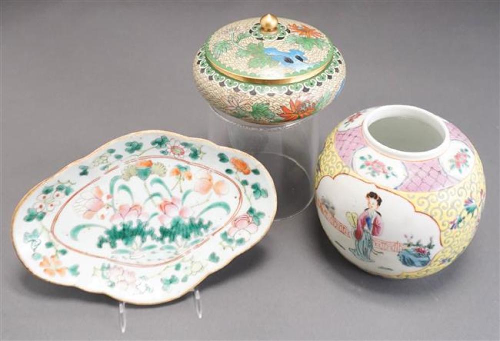 CHINESE PORCELAIN FOOTED DISH,