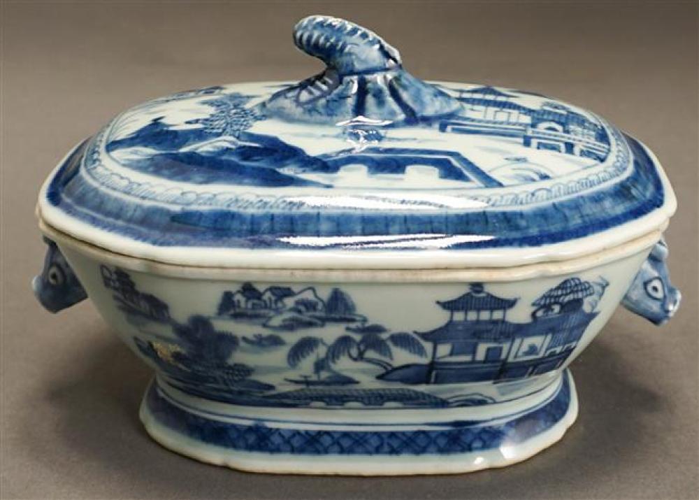 CHINESE CANTON BLUE AND WHITE PORCELAIN 323f52