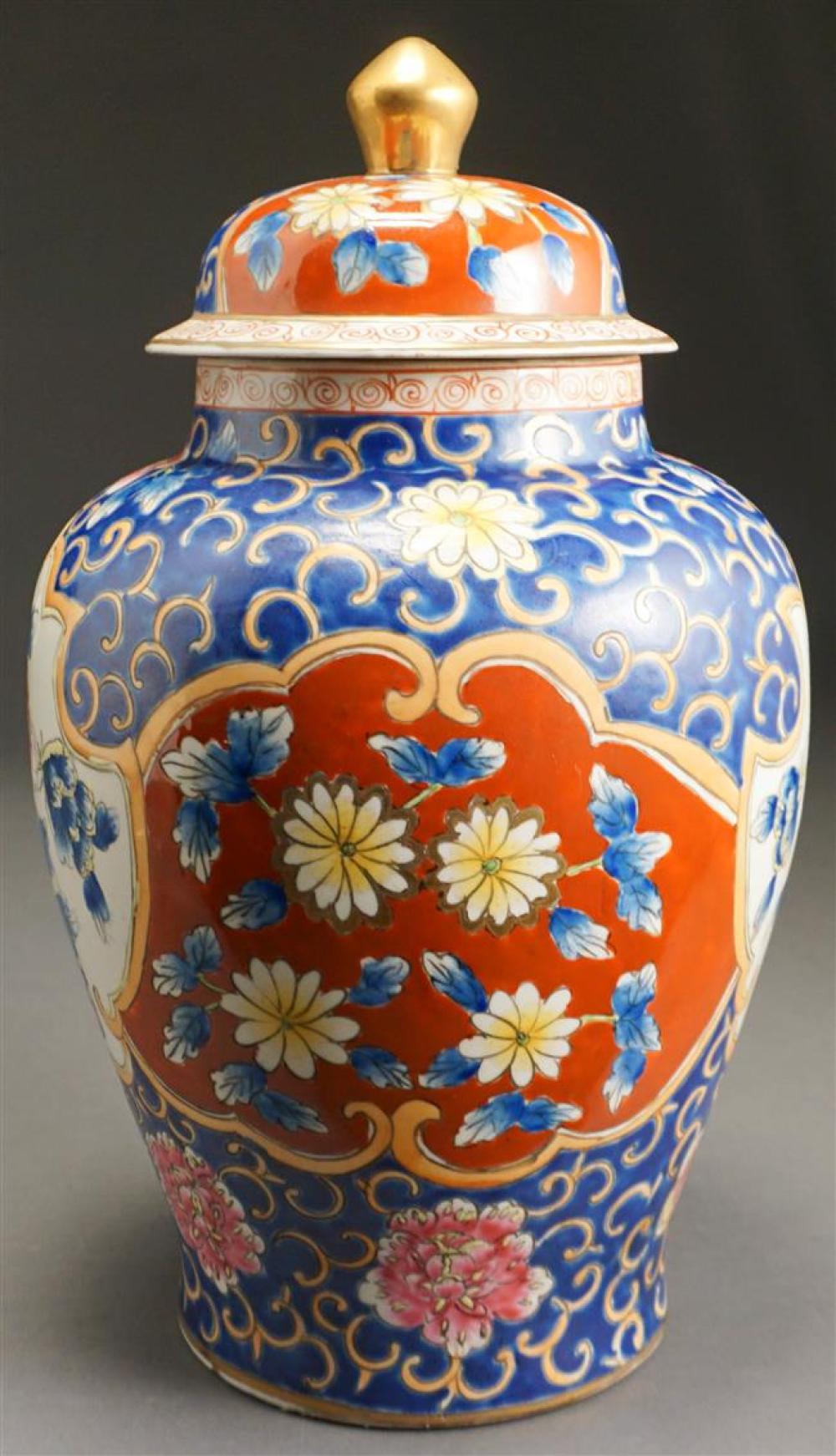 CHINESE PORCELAIN COVERED JAR,