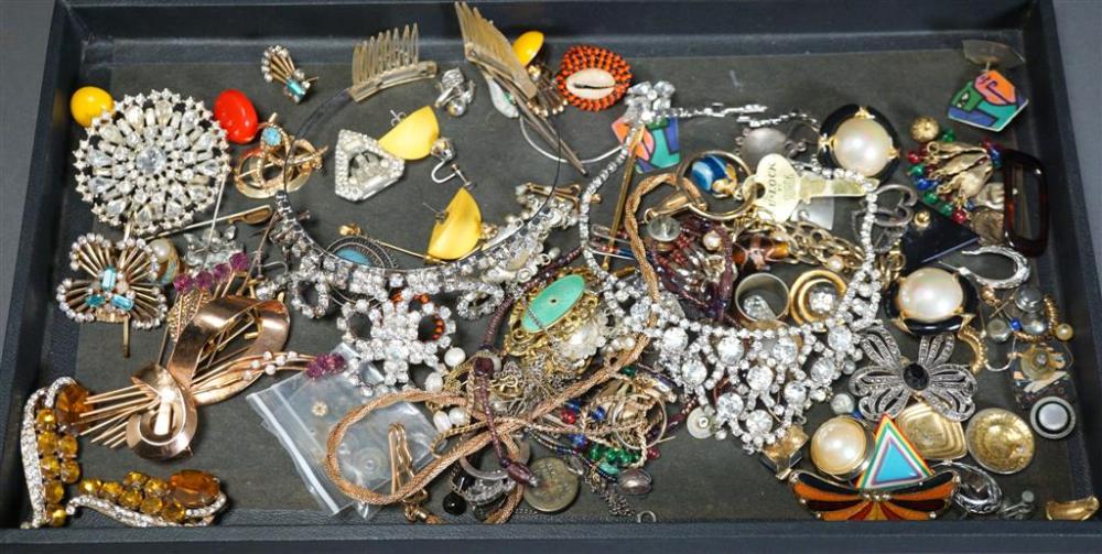 COLLECTION WITH VINTAGE RHINESTONE JEWELRY,