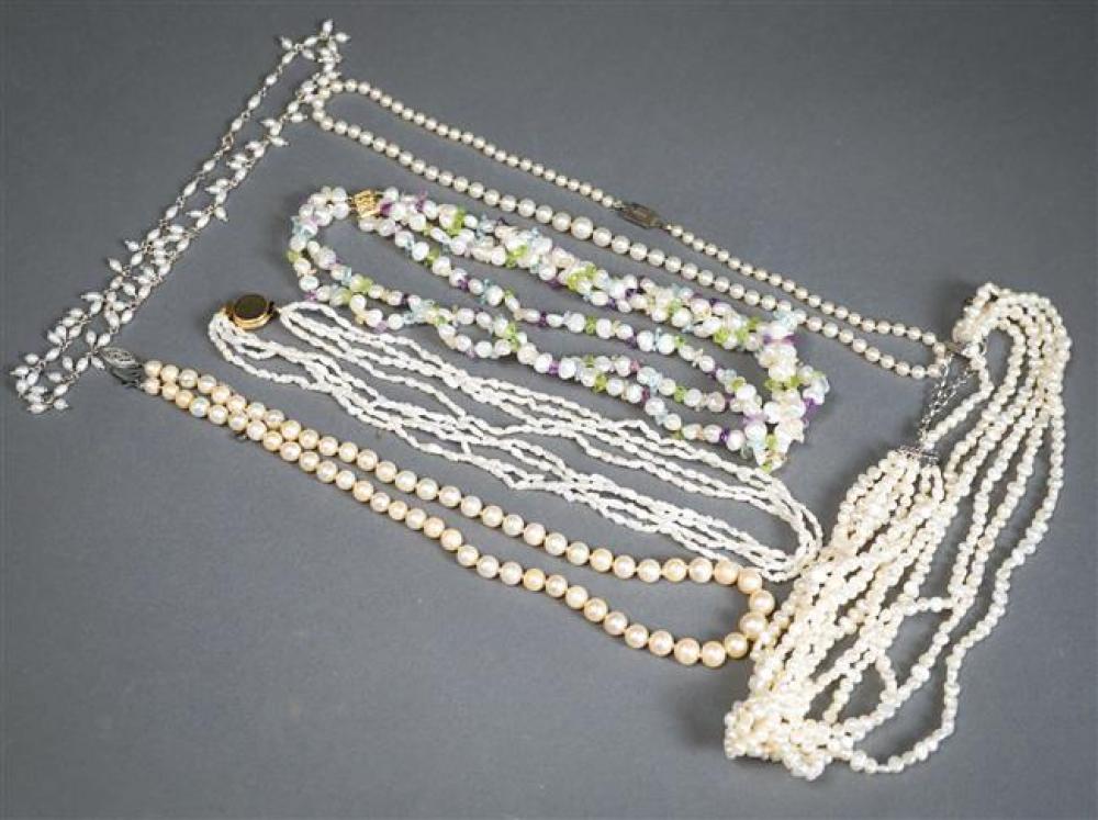 COLLECTION OF ASSORTED PEARL NECKLACESCollection 324054