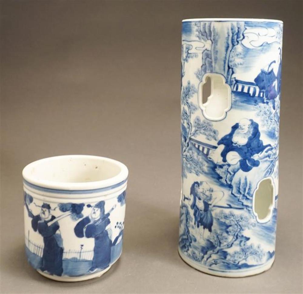 CHINESE BLUE AND WHITE PORCELAIN 3241a2