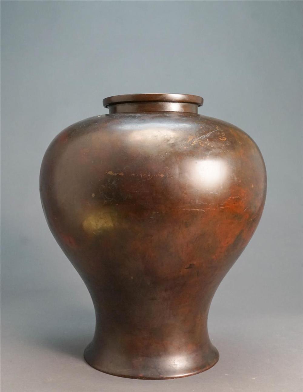 CHINESE BRONZE VASE, H: 18 INChinese