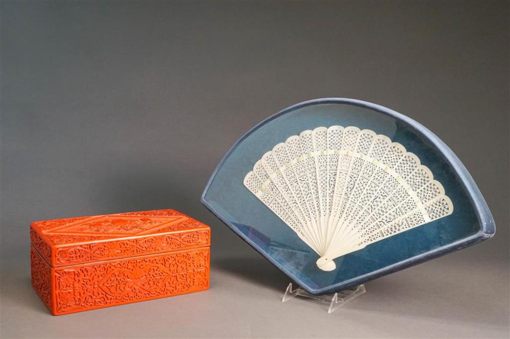 CHINESE CARVED HANDFAN IN SHADOWBOX 326ae6