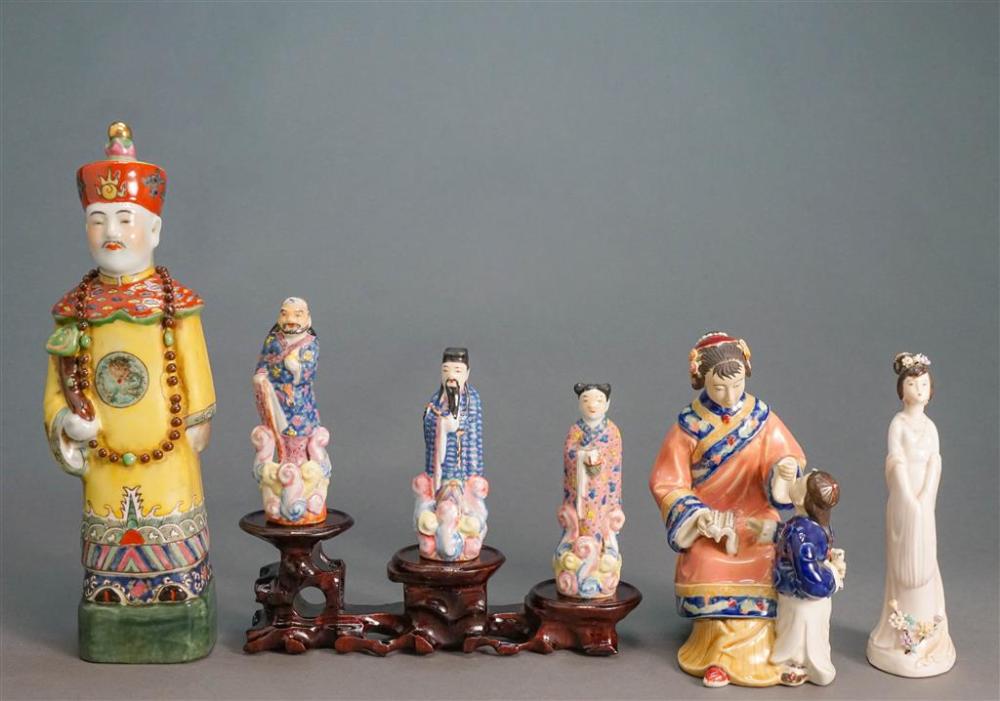 COLLECTION OF SIX CHINESE PORCELAIN