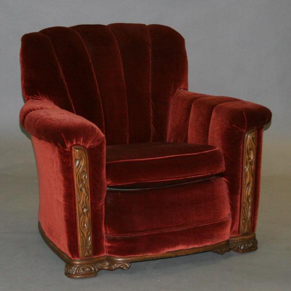 Upholstered chair, tufted overstuffed