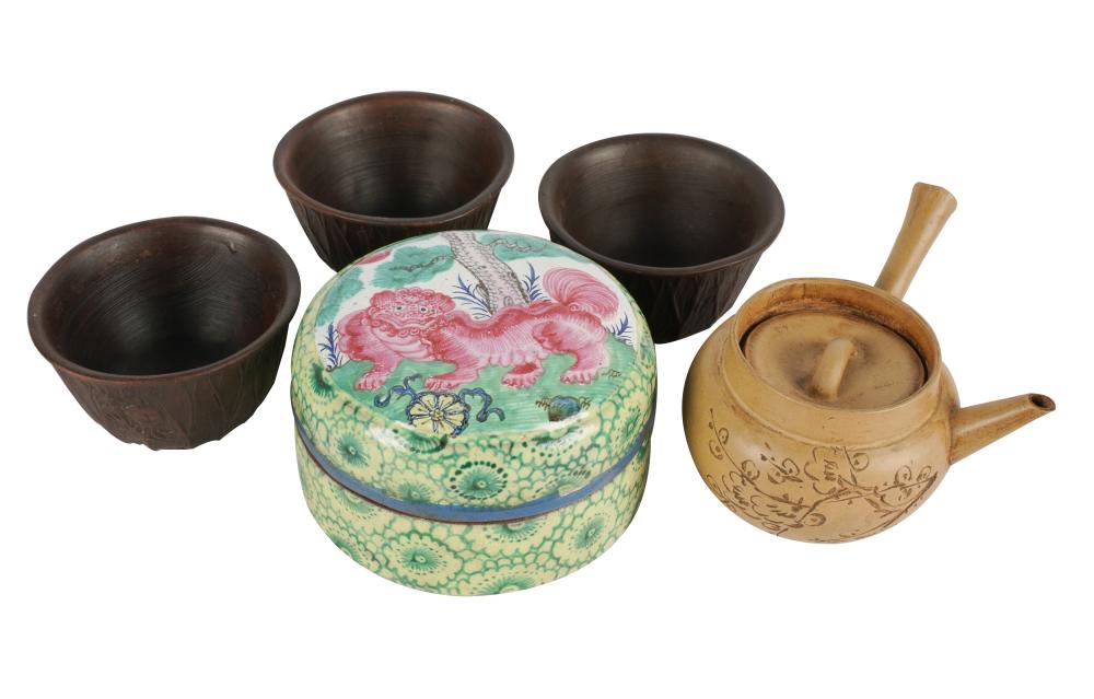 COLLECTION OF CHINESE YIXING POTTERYcomprising 326b6e