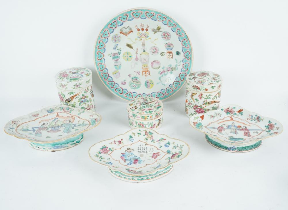 GROUP OF CHINESE FAMILLE ROSE PORCELAINeach 326c0b