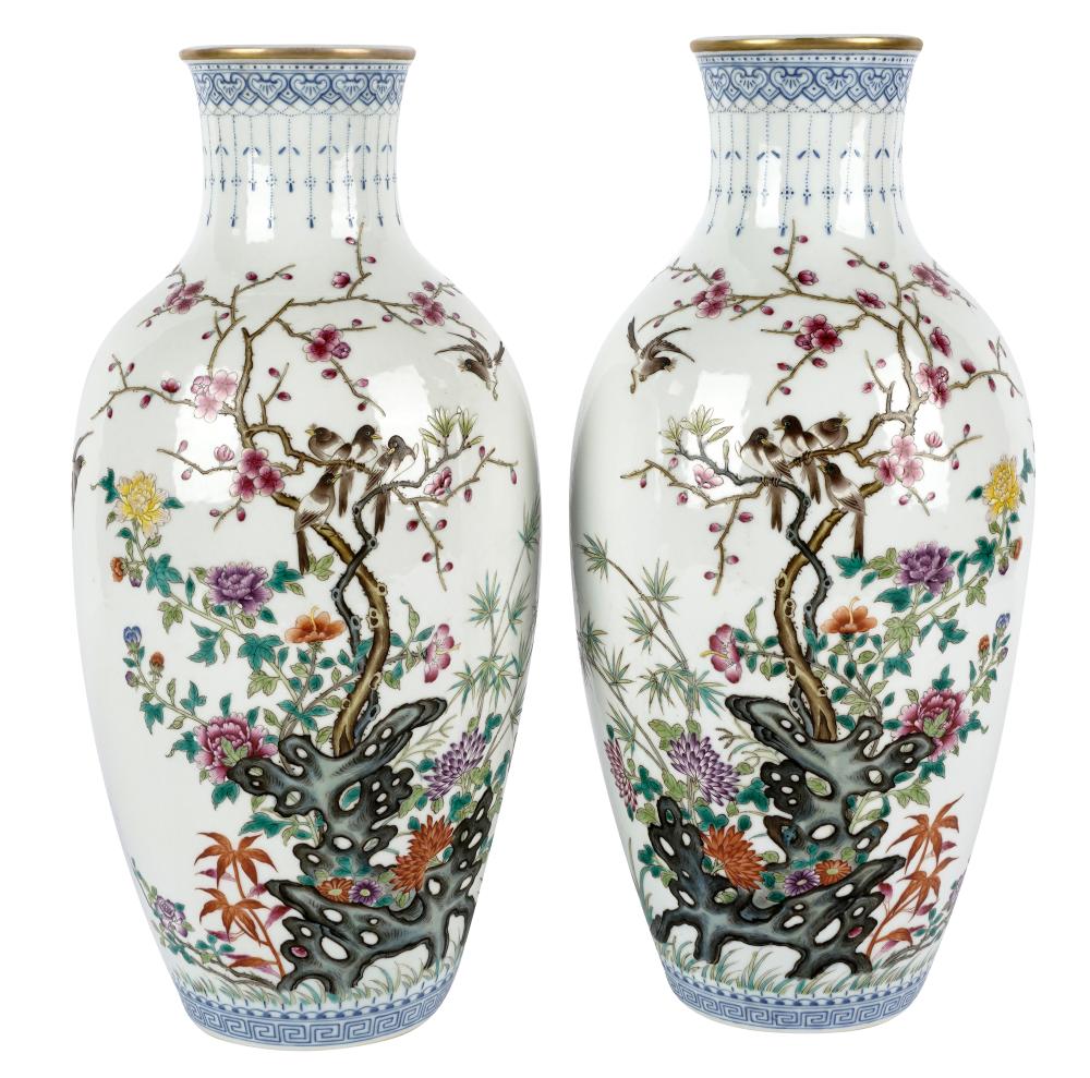 PAIR OF CHINESE PORCELAIN VASESeach 326d4a