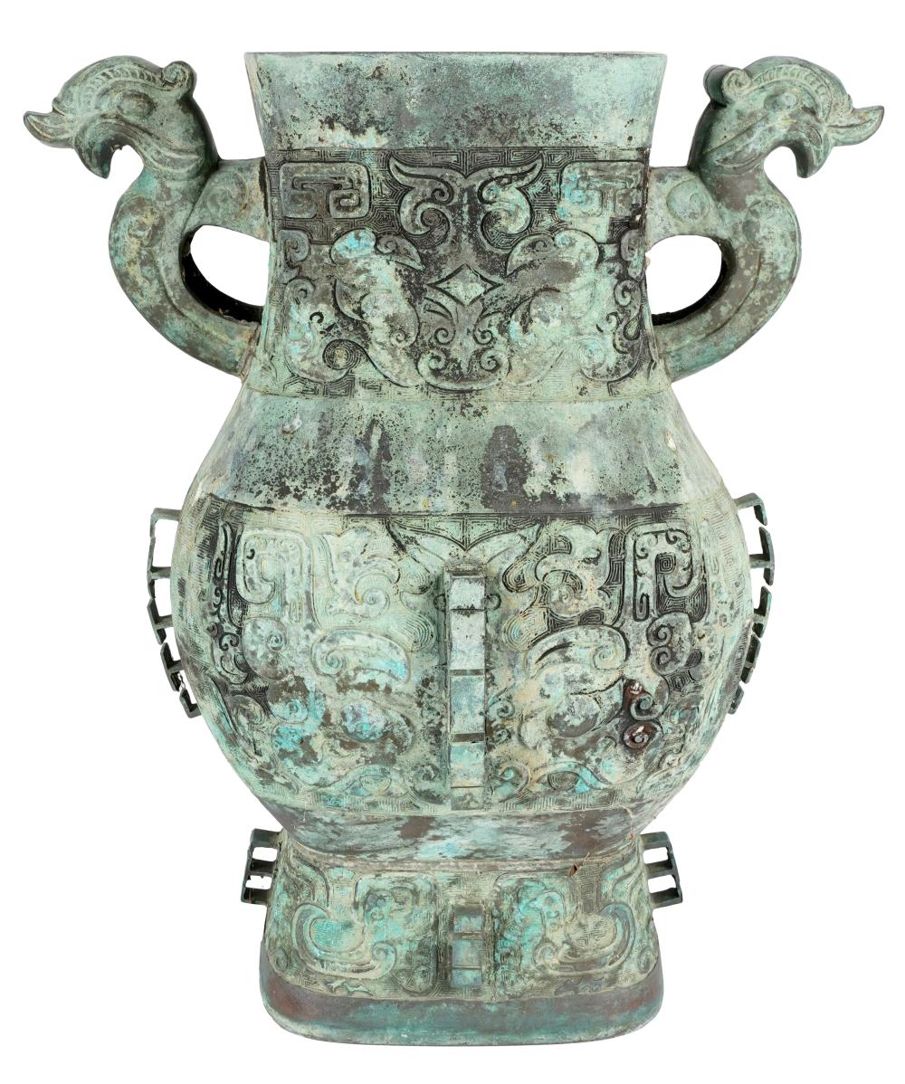 CHINESE ARCHAIC STYLE BRONZE VASEwith 326d99