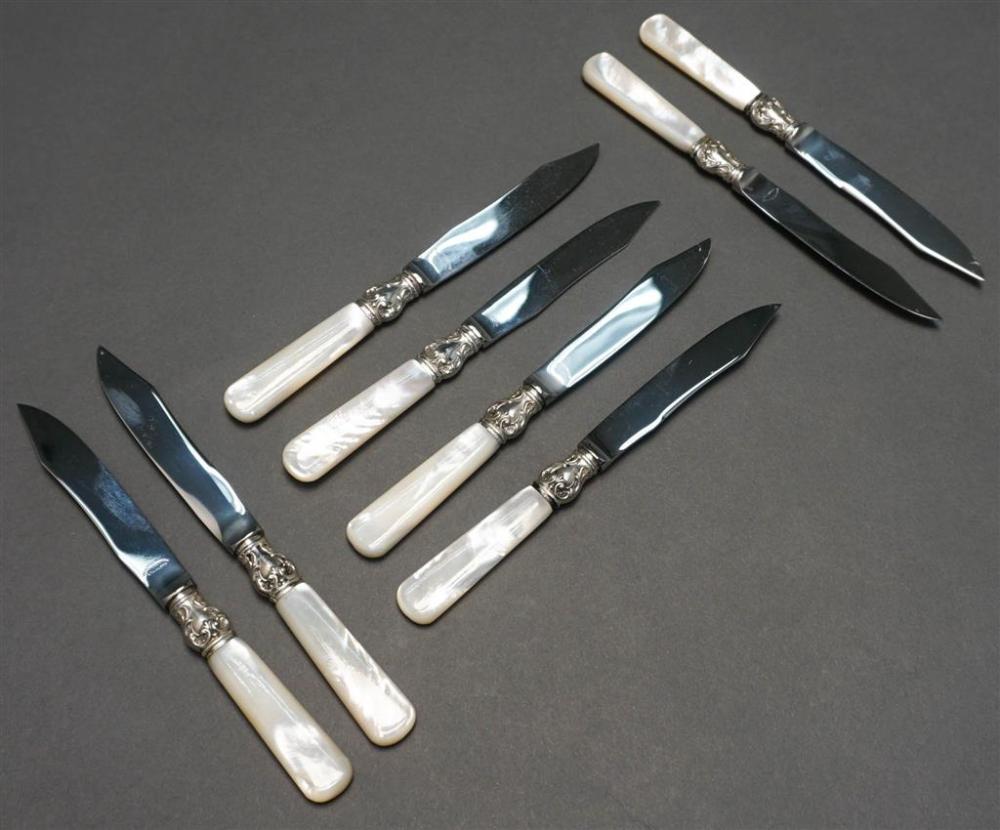 SET OF EIGHT MOTHER OF PEARL HANDLE