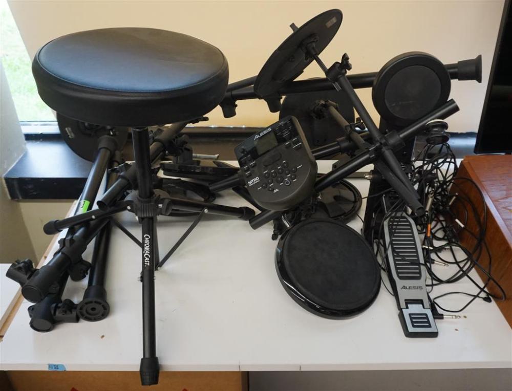 ALESIS ELECTRIC DRUM SET WITH STOOLAlesis 326dfe