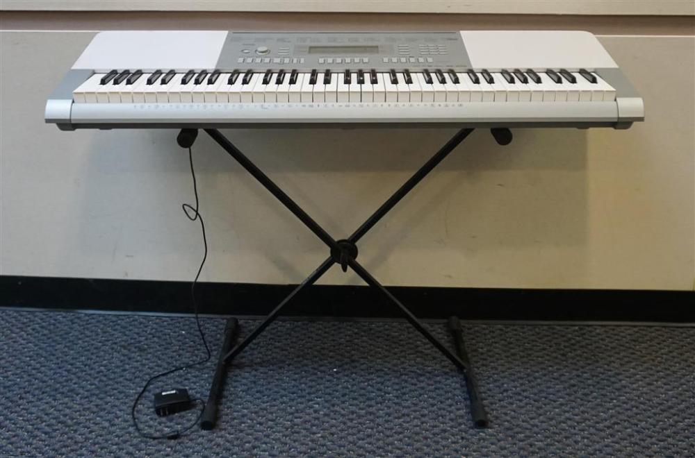 CASIO WK-225 ELECTRIC PIANO WITH