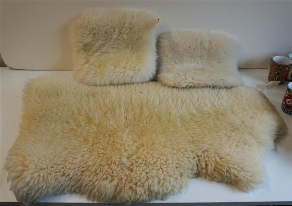 LAMB S WOOL THROW AND TWO PILLOW 326e02