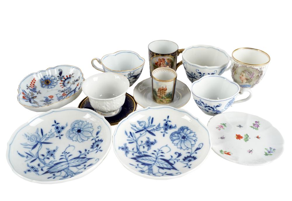 COLLECTION OF CONTINENTAL PORCELAINcomprising 326e0a