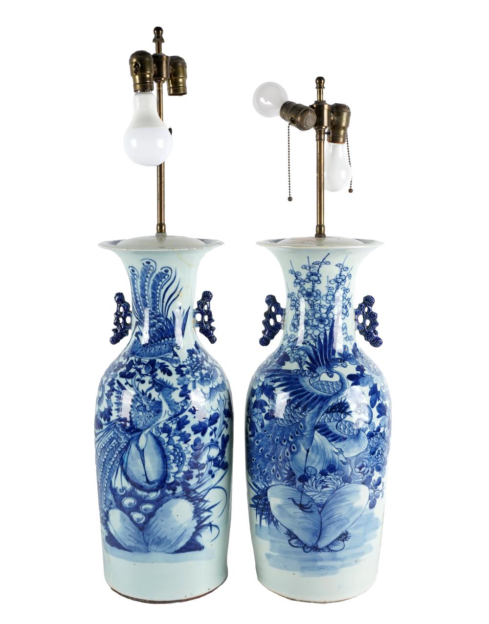 PAIR OF CHINESE BLUE WHITE PORCELAIN 326e44