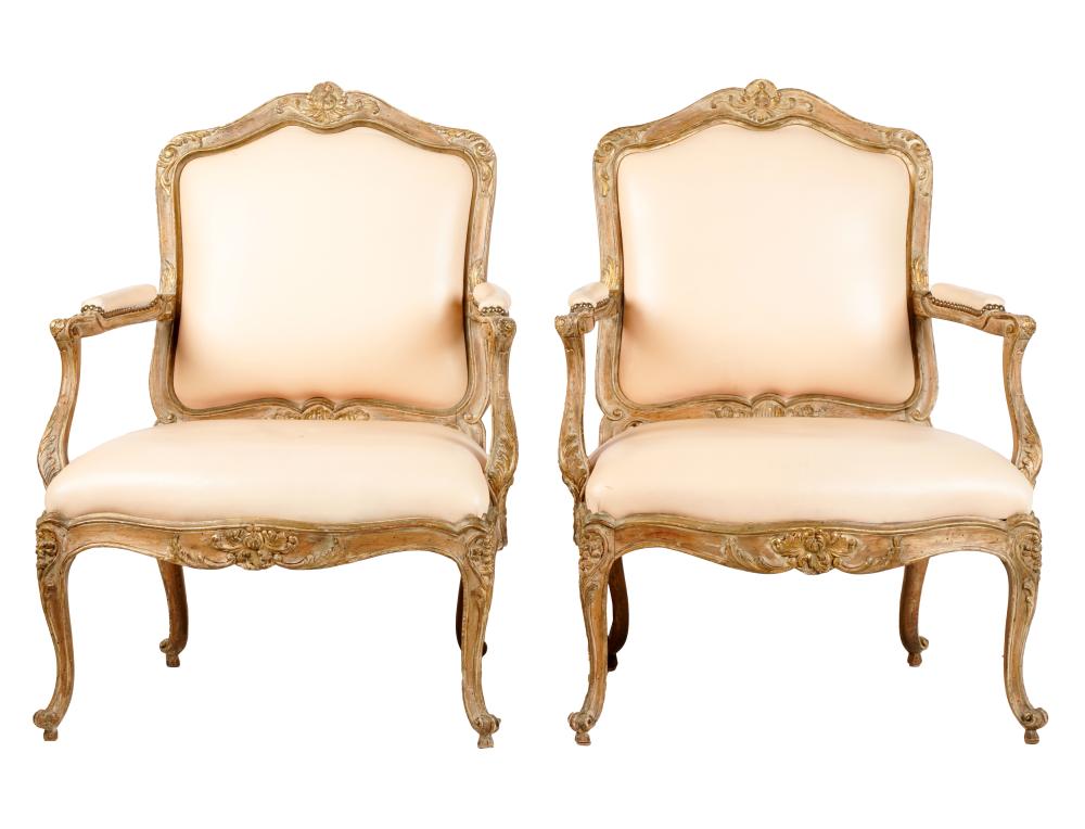 PAIR OF FRENCH PROVINCIAL STYLE 326e8e