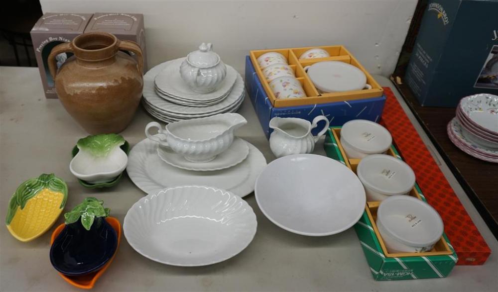 GROUP OF CERAMIC AND OTHER TABLE ARTICLESGroup