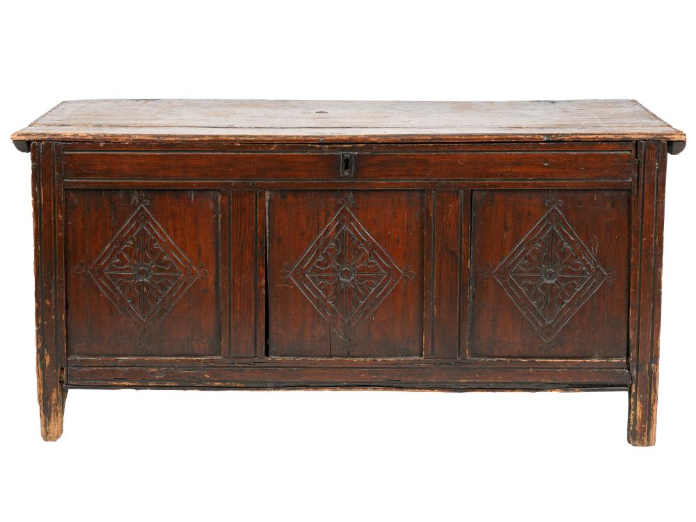 ENGLISH CARVED OAK CHESTthe hinged 3271ac