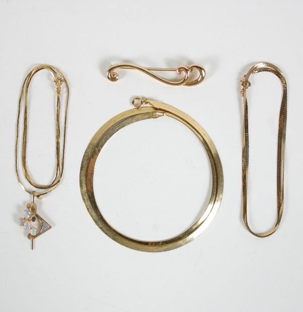 Lot of five gold jewelry pieces