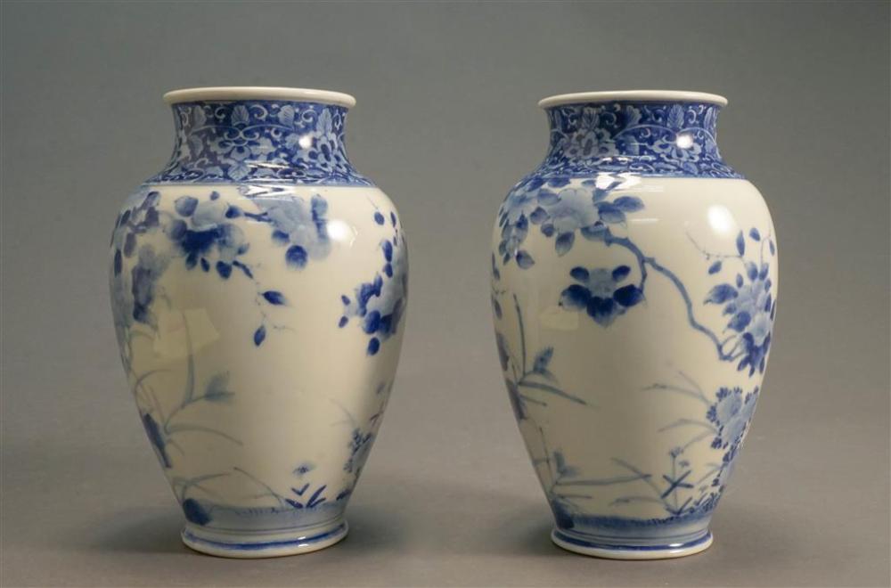 PAIR OF CHINESE EXPORT TYPE PORCELAIN 327361