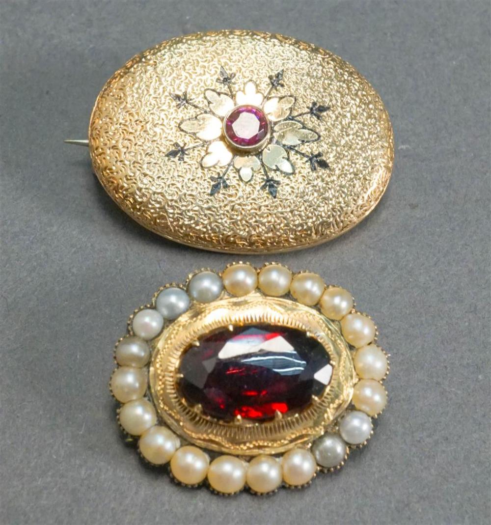 TWO VICTORIAN YELLOW GOLD AND GARNET 3273f4