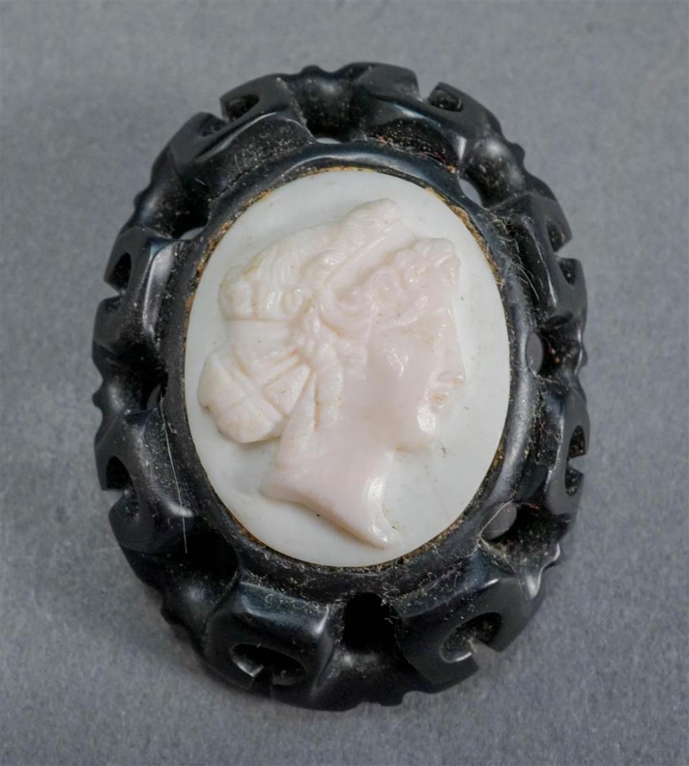 19TH CENTURY CORAL CAMEO DEPICTING