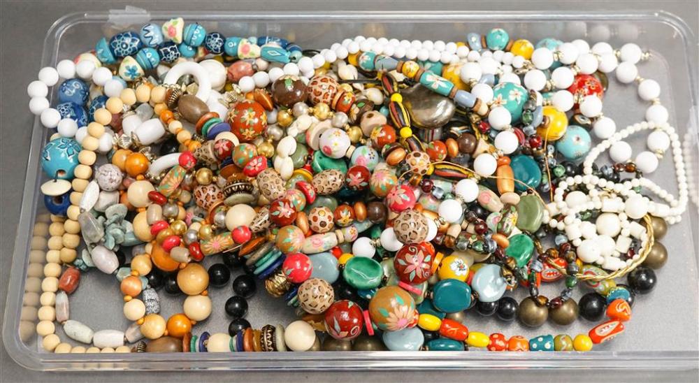 COLLECTION OF BEADED AND OTHER 327432