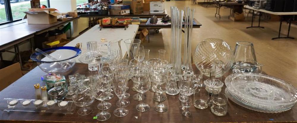 GROUP WITH CLEAR GLASS TABLEWARE  3274a3