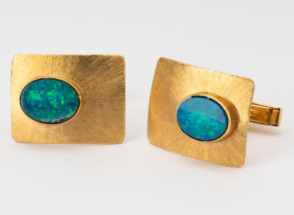 19 KARAT YELLOW GOLD & OPAL-DOUBLET