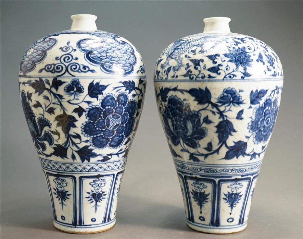 TWO CHINESE BLUE AND WHITE CRACKLEWARE 32753c