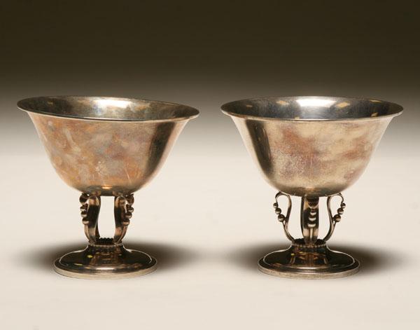 Pair of sterling footed bowls supported 50bd2