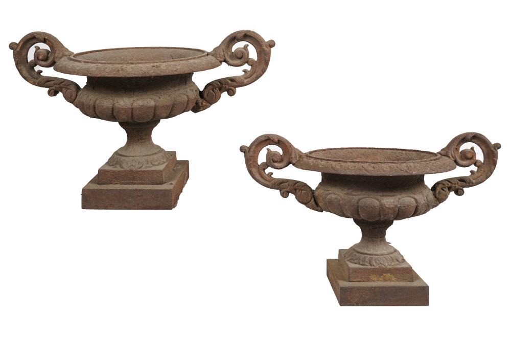 PAIR OF NEOCLASSICAL CAST IRON 3276eb