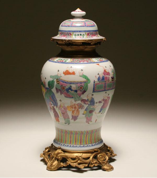 Chinese export porcelain urn; hand painted